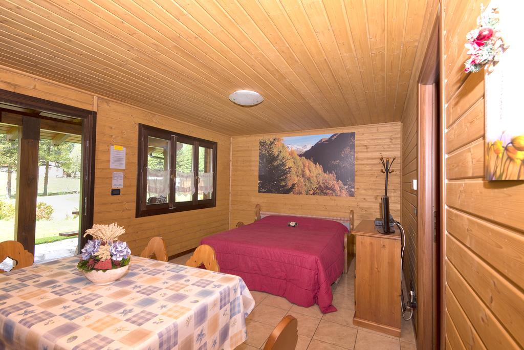 Margherita Camping & Resort Грессоне-Сен-Жан Номер фото